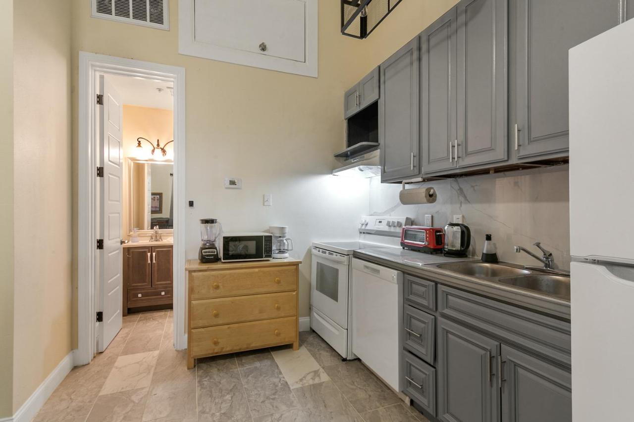 Breathtaking Condos Near French Quarter Ню Орлиънс Екстериор снимка